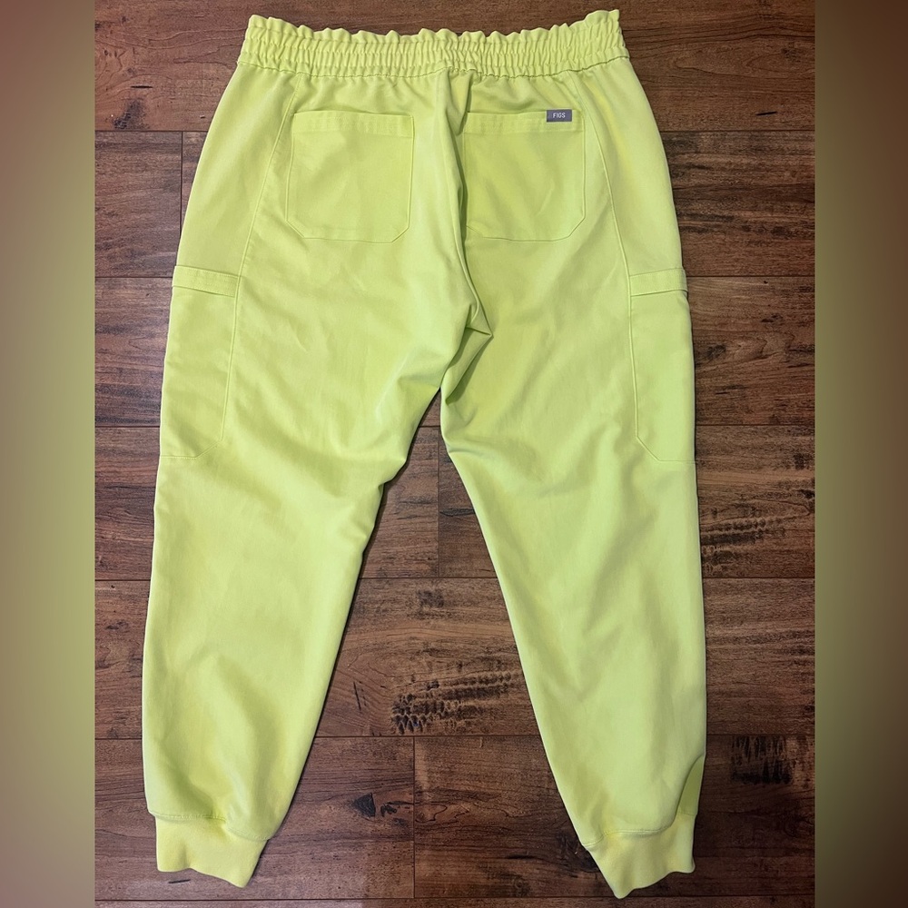 FIGS Citrine Scrubs Set-Med Top/Lg Jogger EUC - Picture 8 of 9